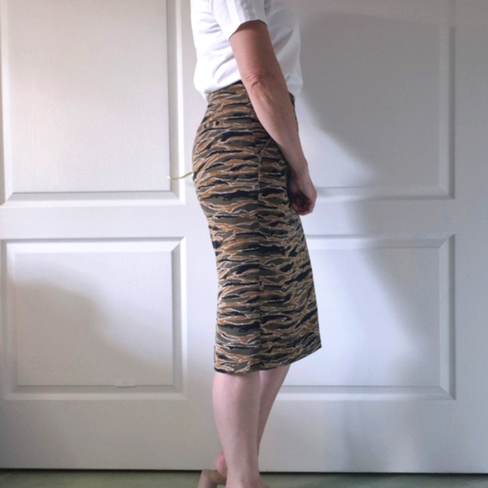 Carine Roitfeld Paris for Uniqlo Camouflage Pencil Skirt | Size 6